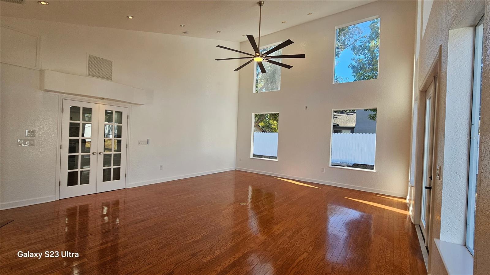 Listing photo id 11 for 1092 Florida Avenue