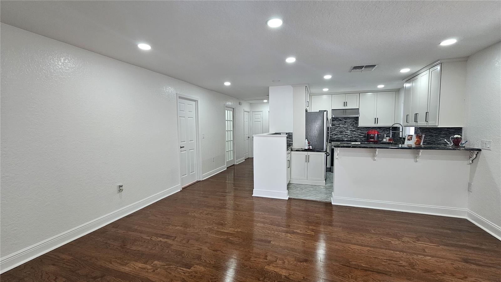 Listing photo id 15 for 1092 Florida Avenue