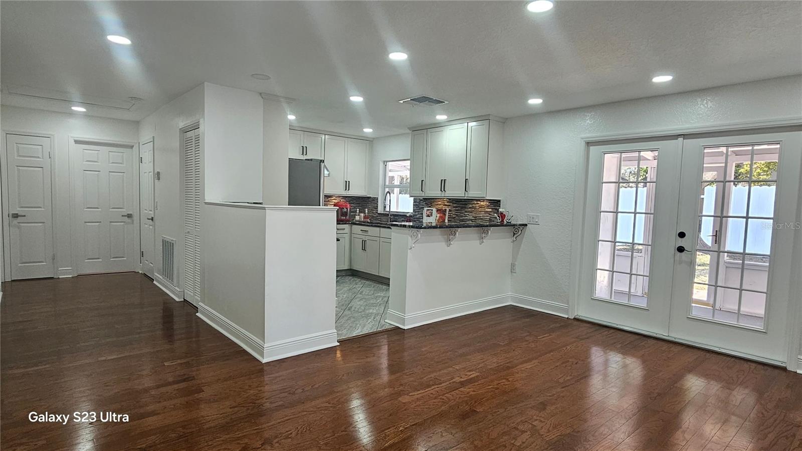 Listing photo id 18 for 1092 Florida Avenue