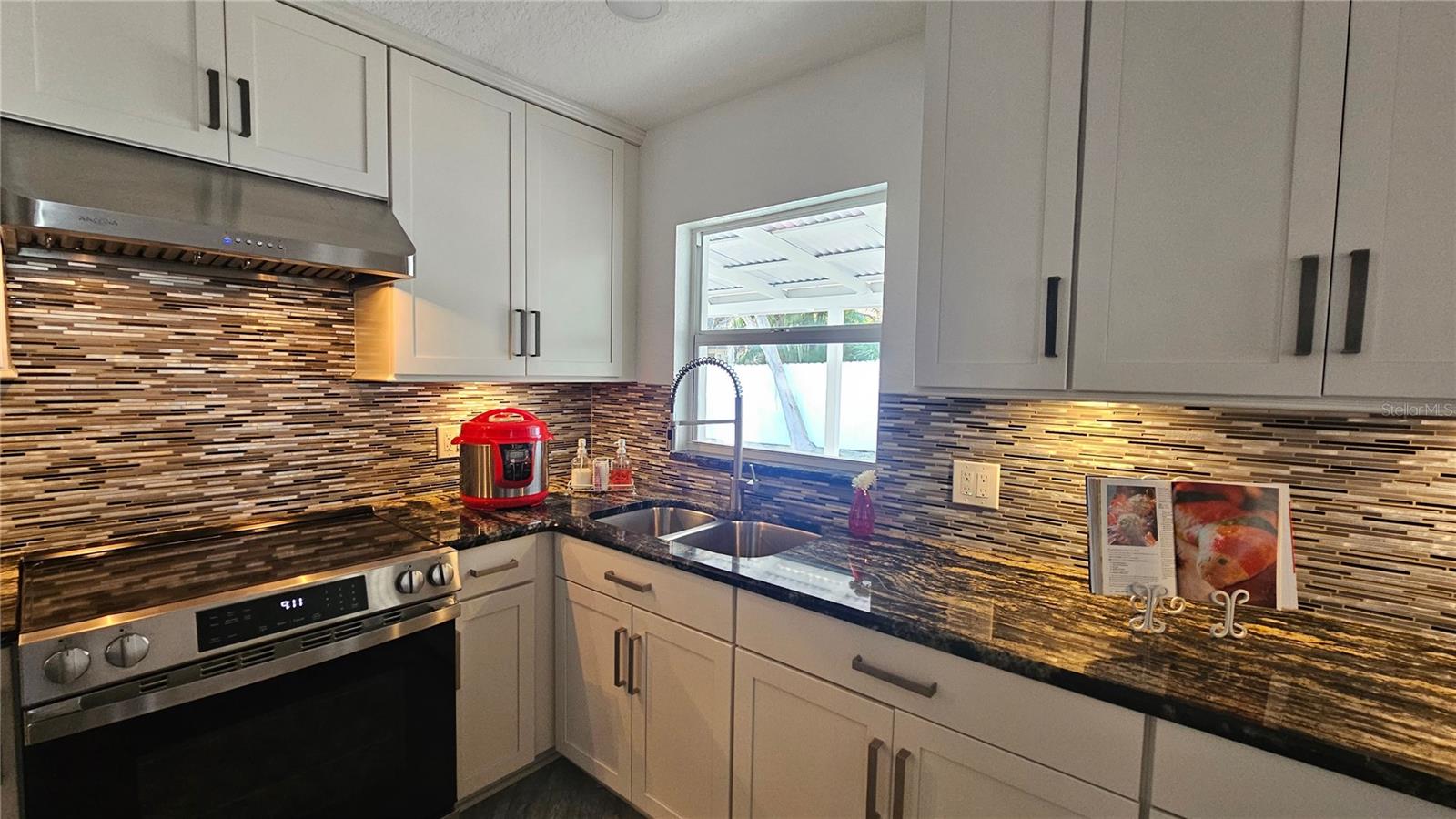 Listing photo id 33 for 1092 Florida Avenue