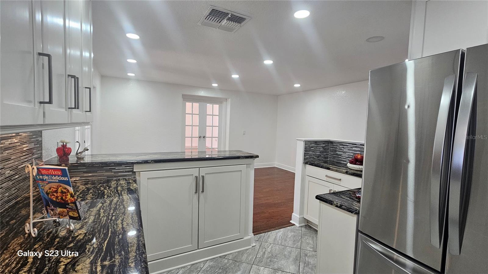 Listing photo id 35 for 1092 Florida Avenue