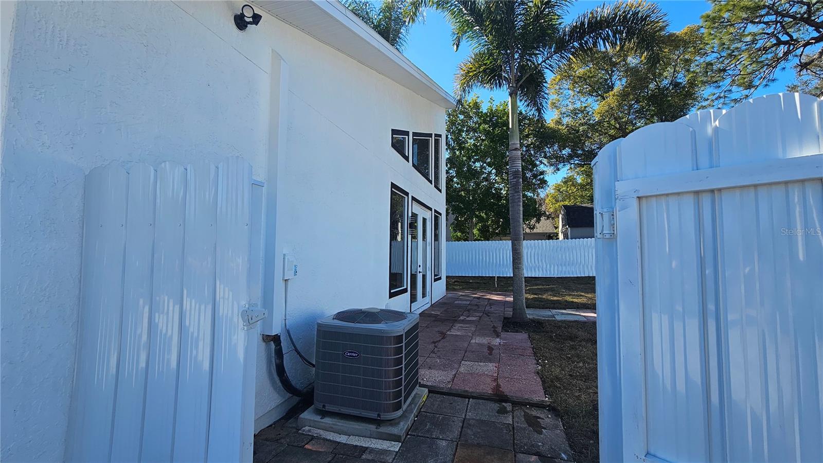 Listing photo id 60 for 1092 Florida Avenue