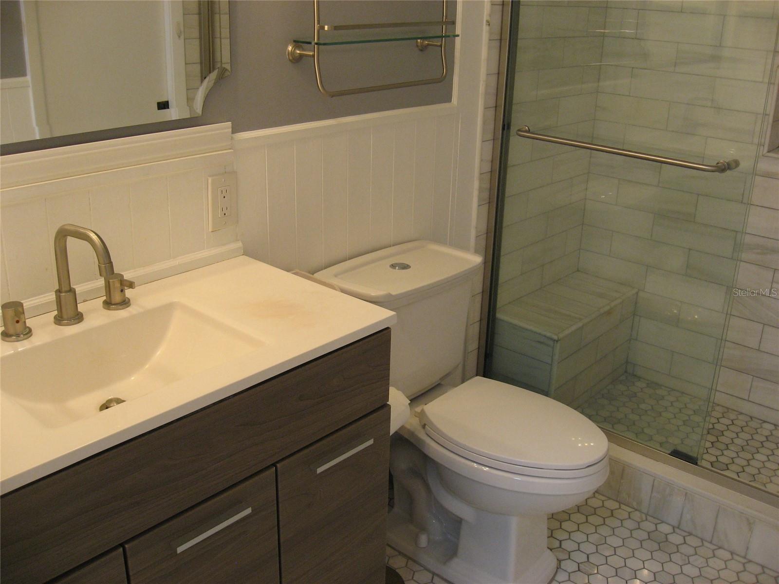 Image 15 of 34 For 5769 Gardens Drive 101