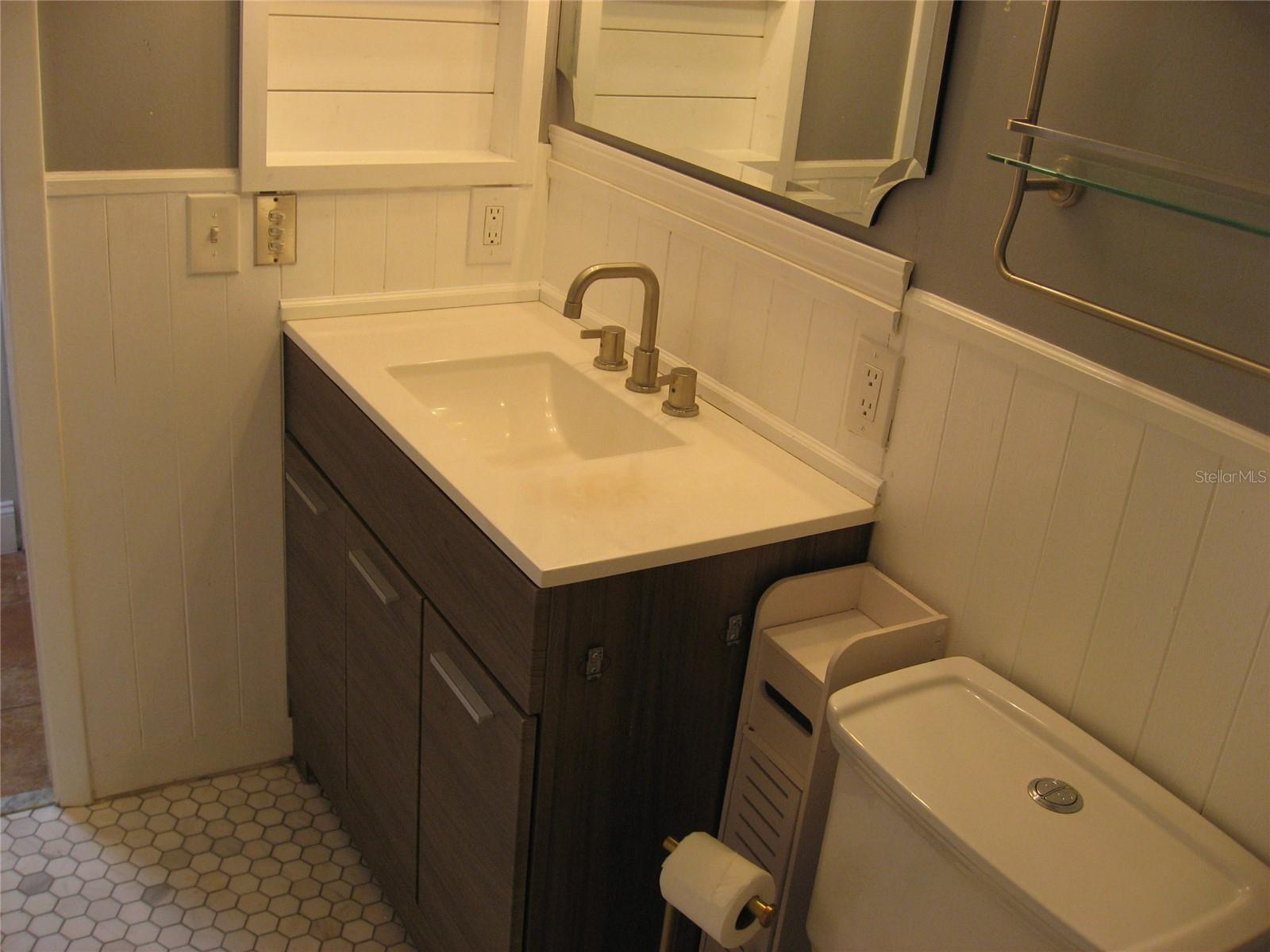 Image 18 of 34 For 5769 Gardens Drive 101