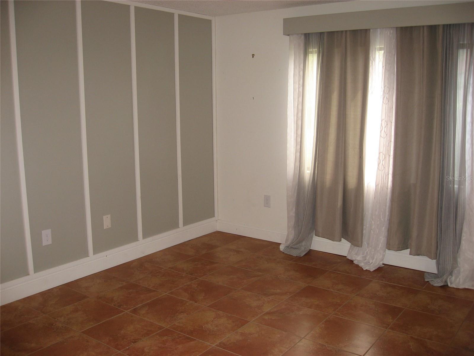 Image 19 of 34 For 5769 Gardens Drive 101