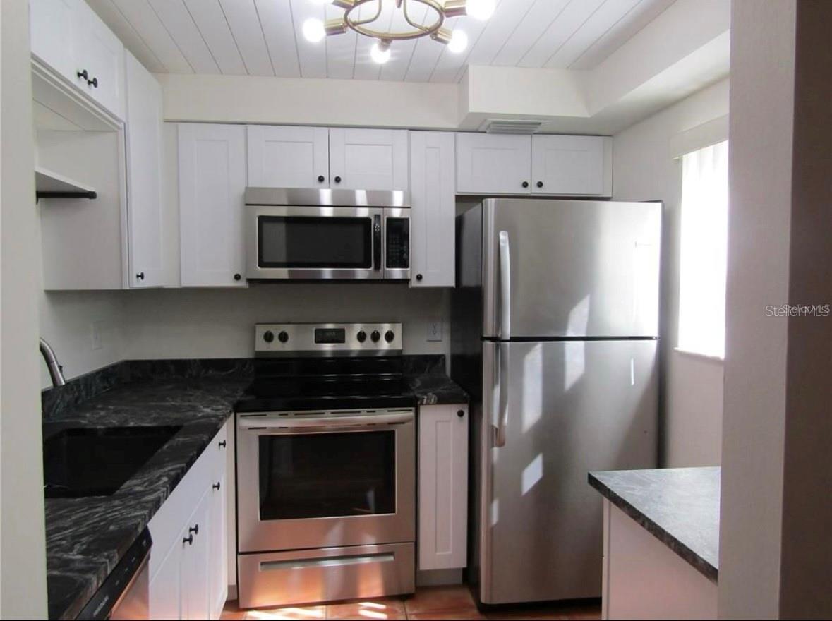 Image 5 of 34 For 5769 Gardens Drive 101