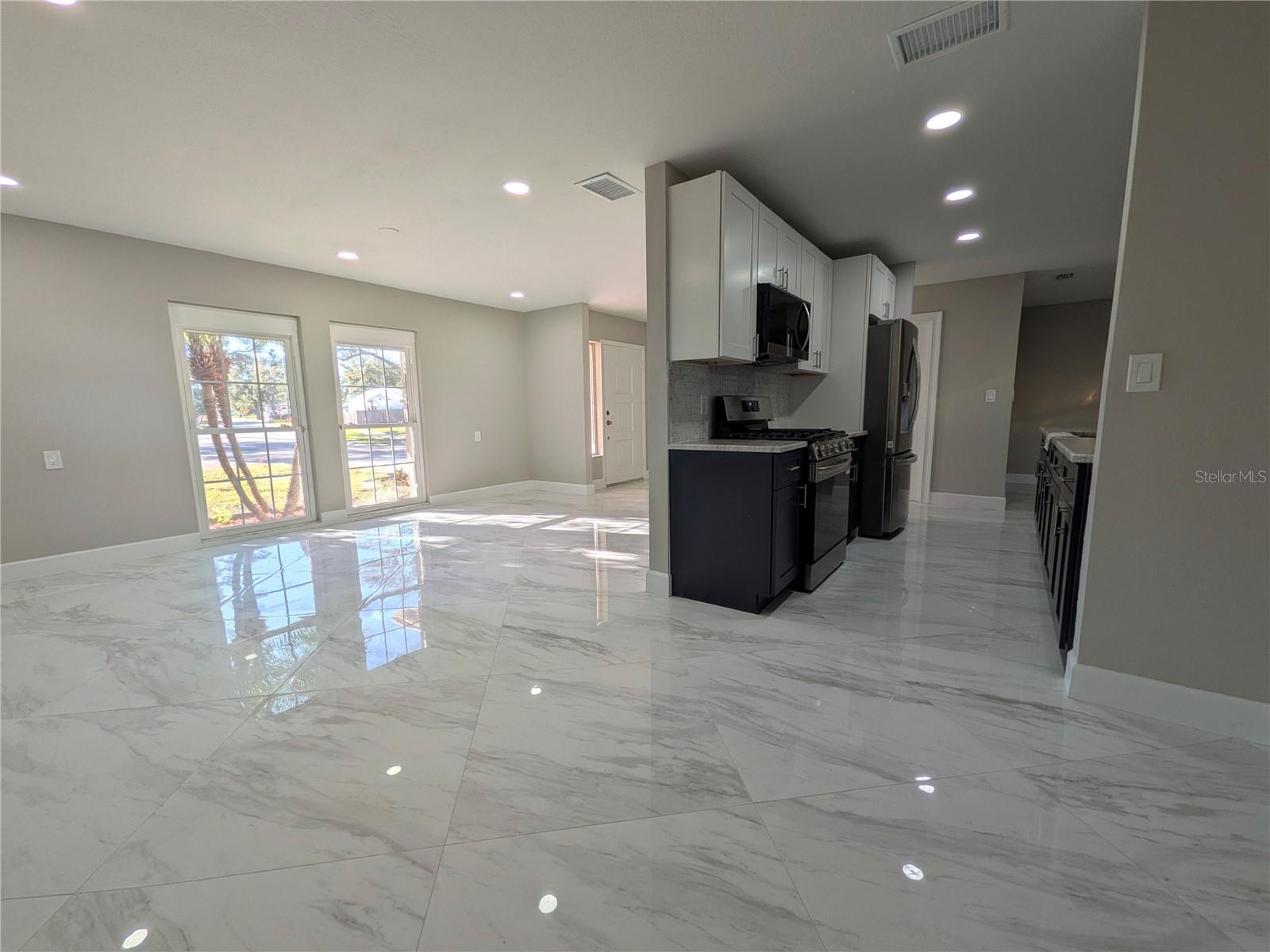 Image 11 of 30 For 5523 Venetian Boulevard Ne