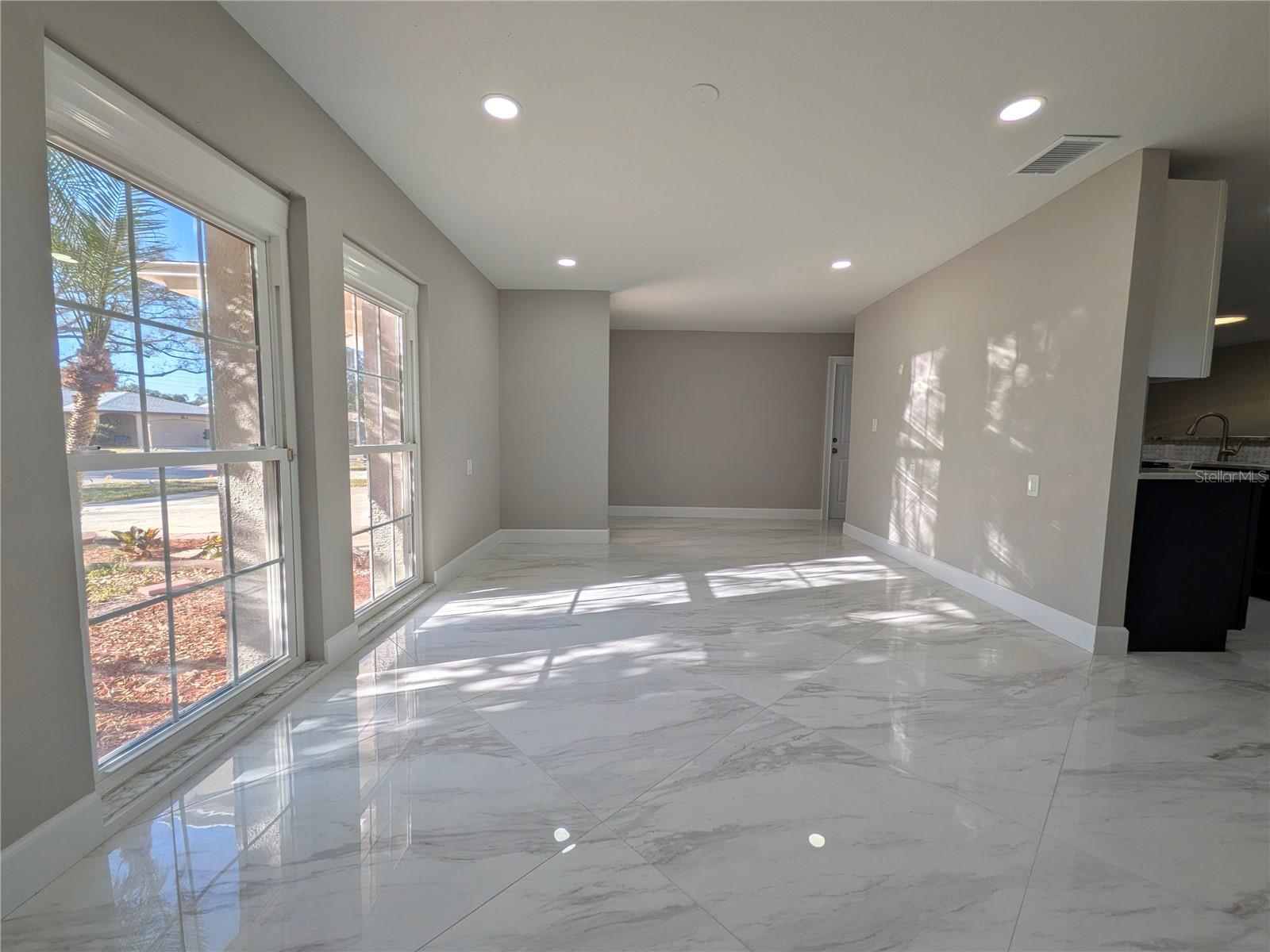 Image 2 of 30 For 5523 Venetian Boulevard Ne