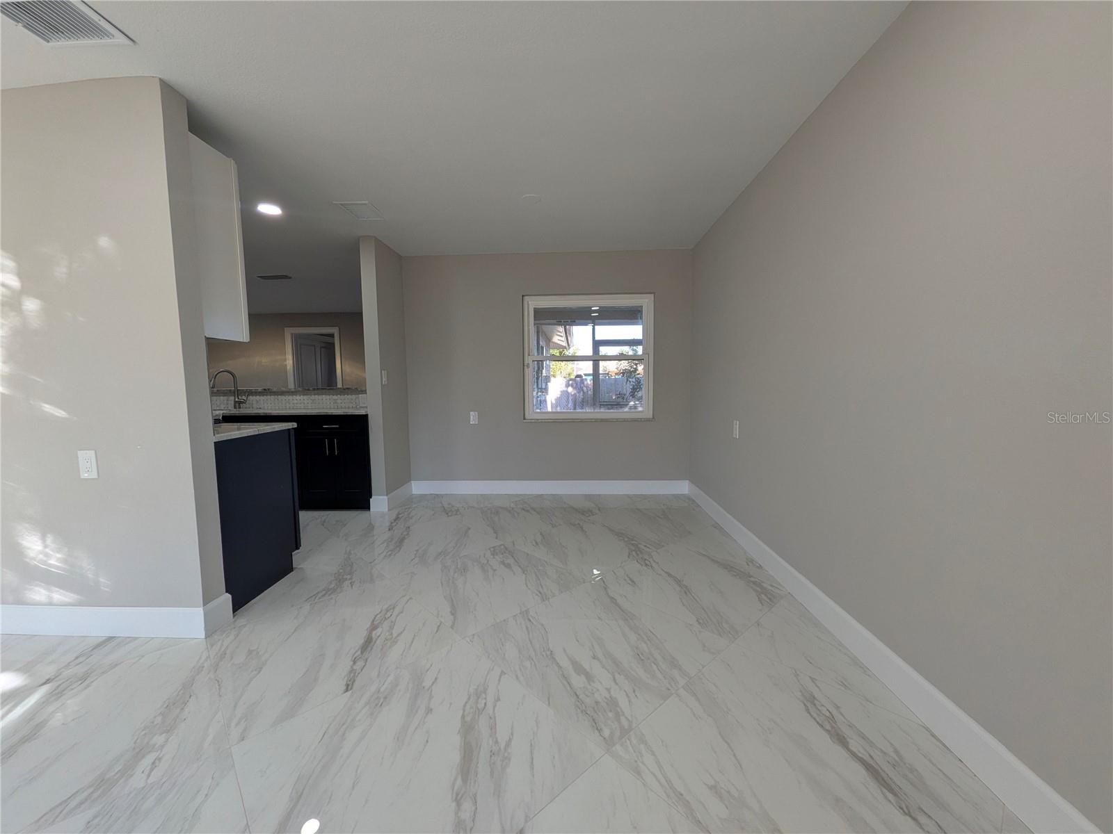 Image 20 of 30 For 5523 Venetian Boulevard Ne