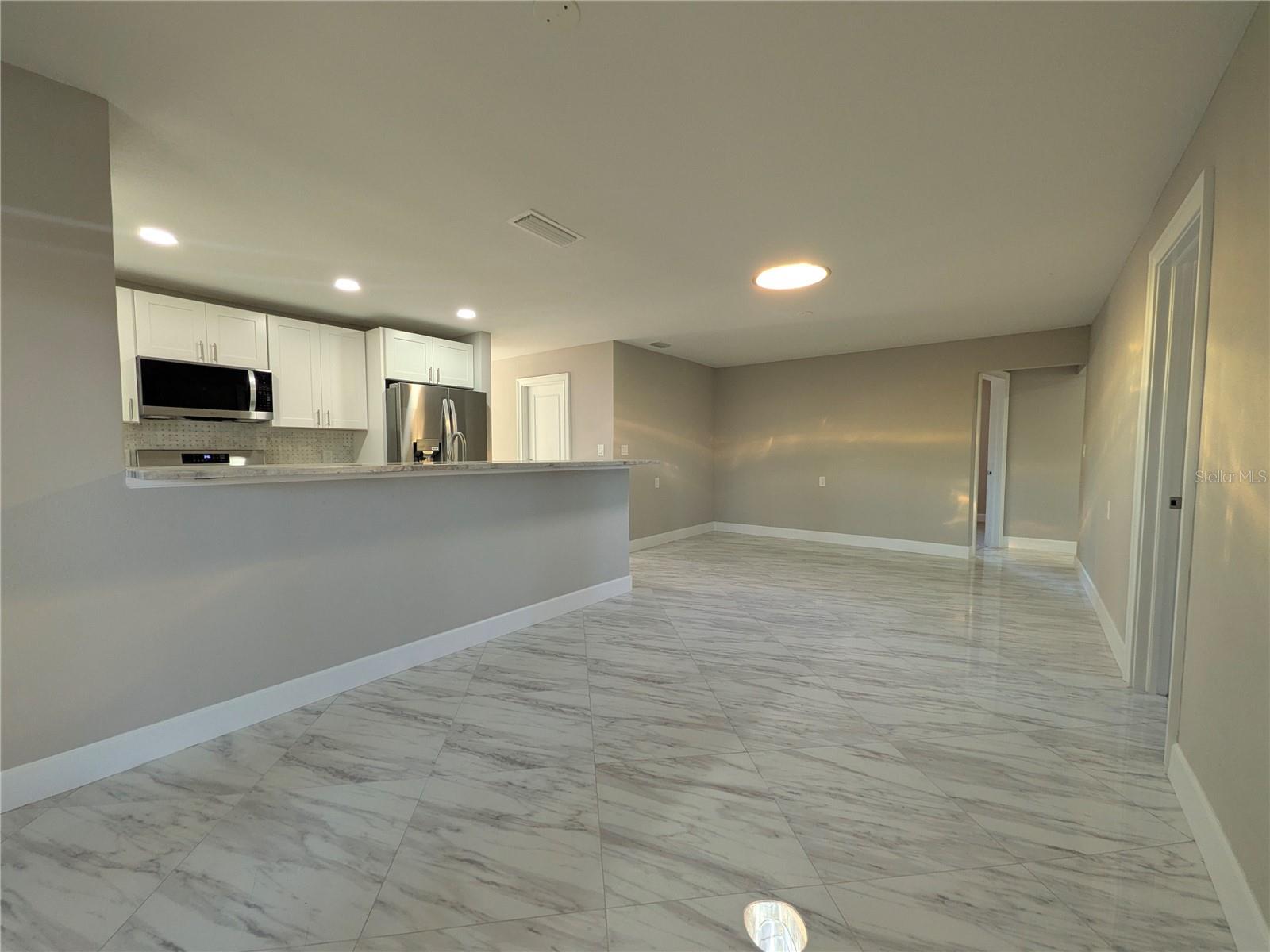 Image 21 of 30 For 5523 Venetian Boulevard Ne