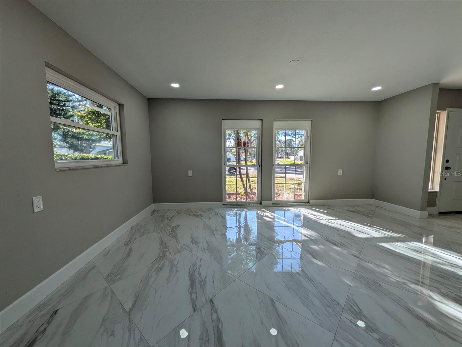 Image 23 of 30 For 5523 Venetian Boulevard Ne