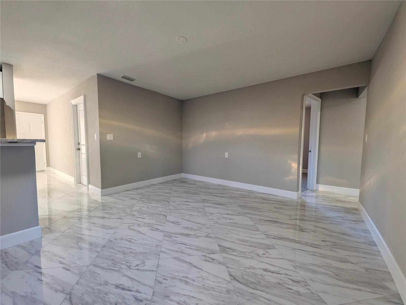 Image 24 of 30 For 5523 Venetian Boulevard Ne