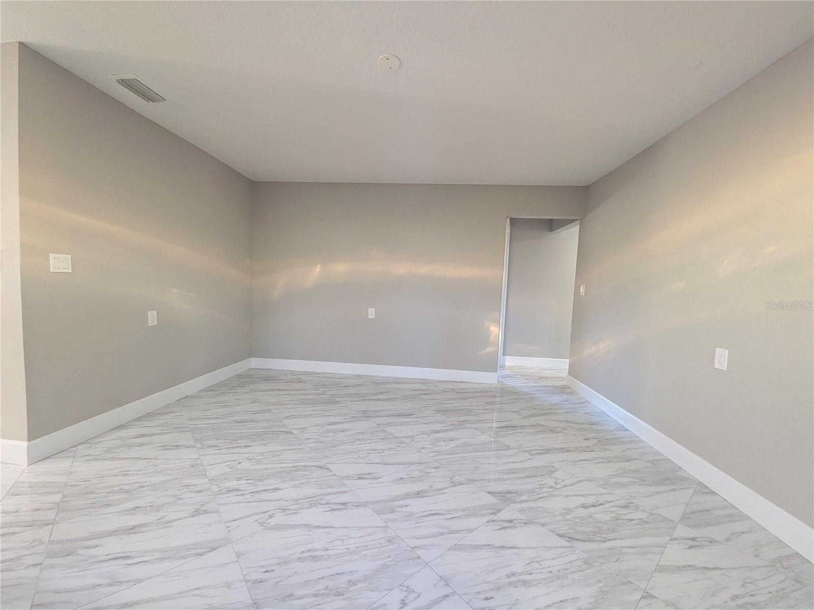 Image 26 of 30 For 5523 Venetian Boulevard Ne