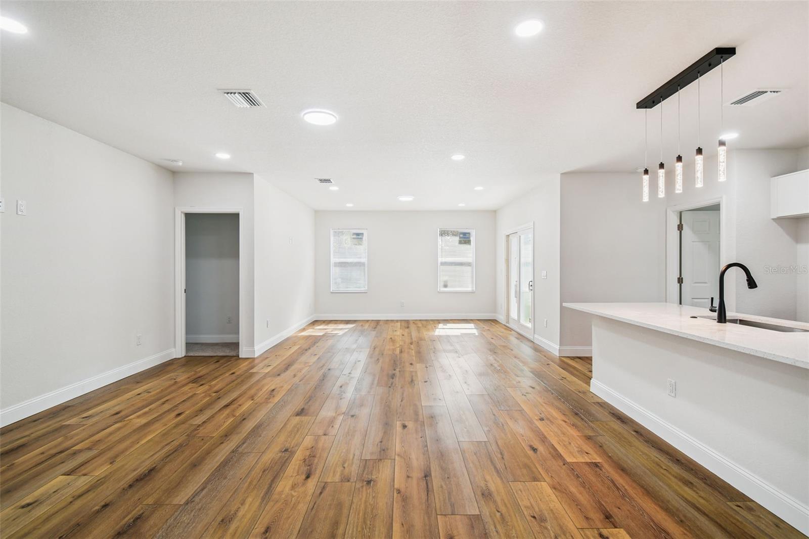 Image 10 of 40 For 1520 Alameda Drive