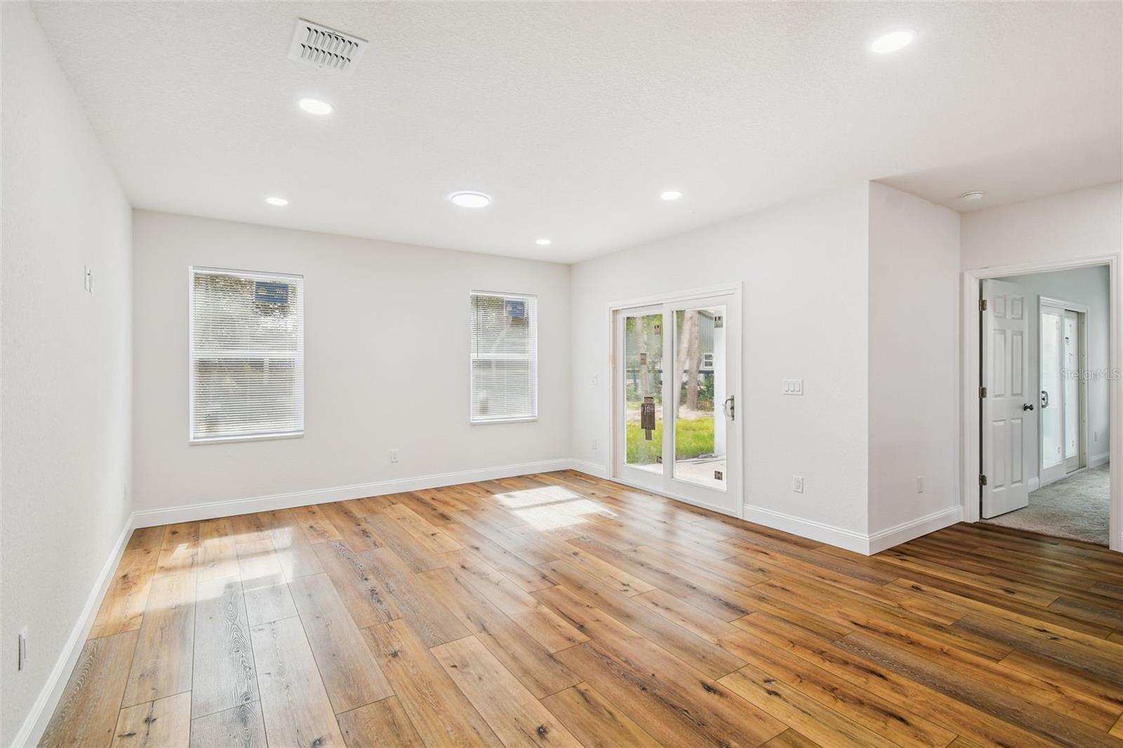 Image 15 of 40 For 1520 Alameda Drive