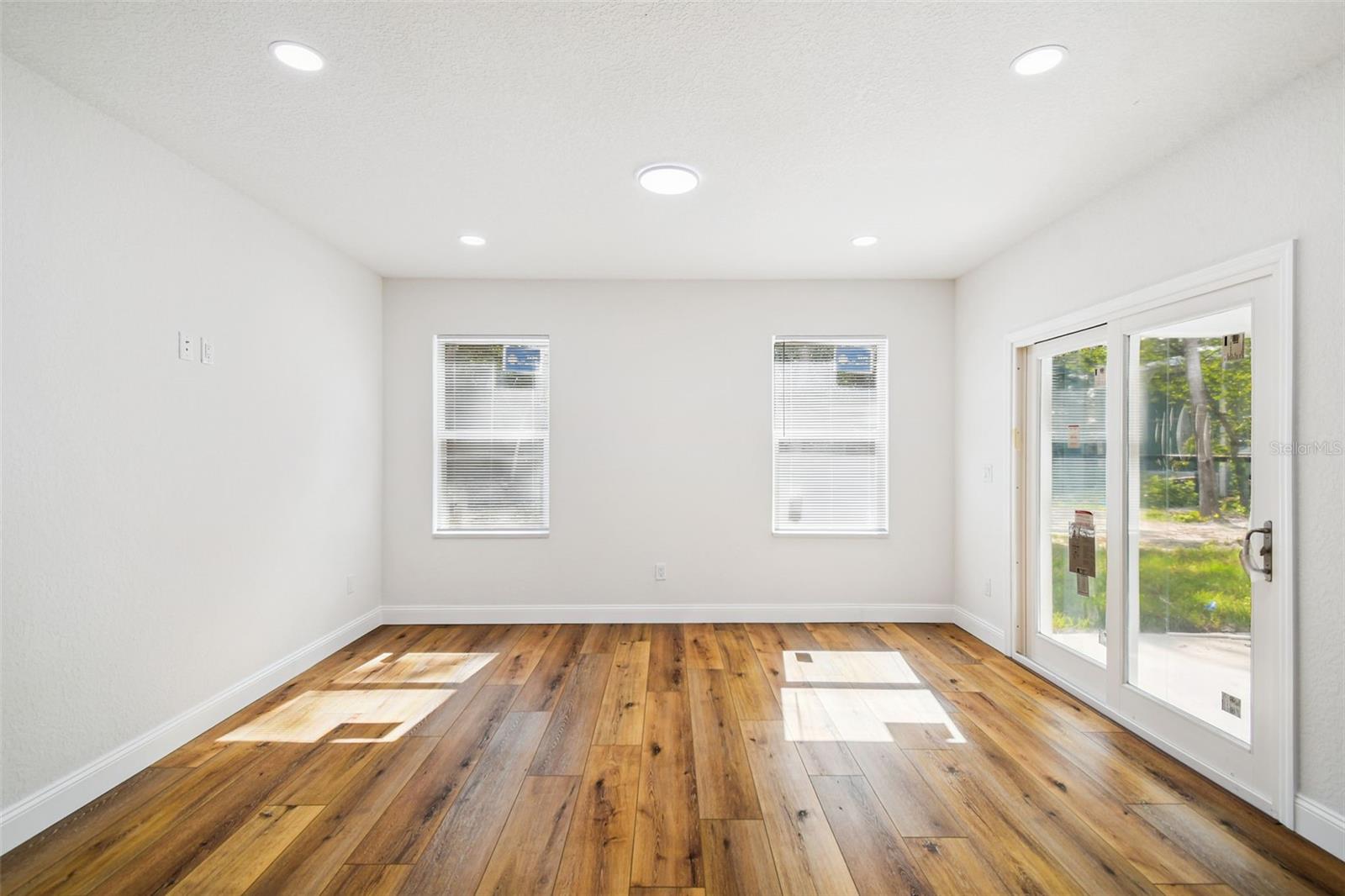 Image 16 of 40 For 1520 Alameda Drive