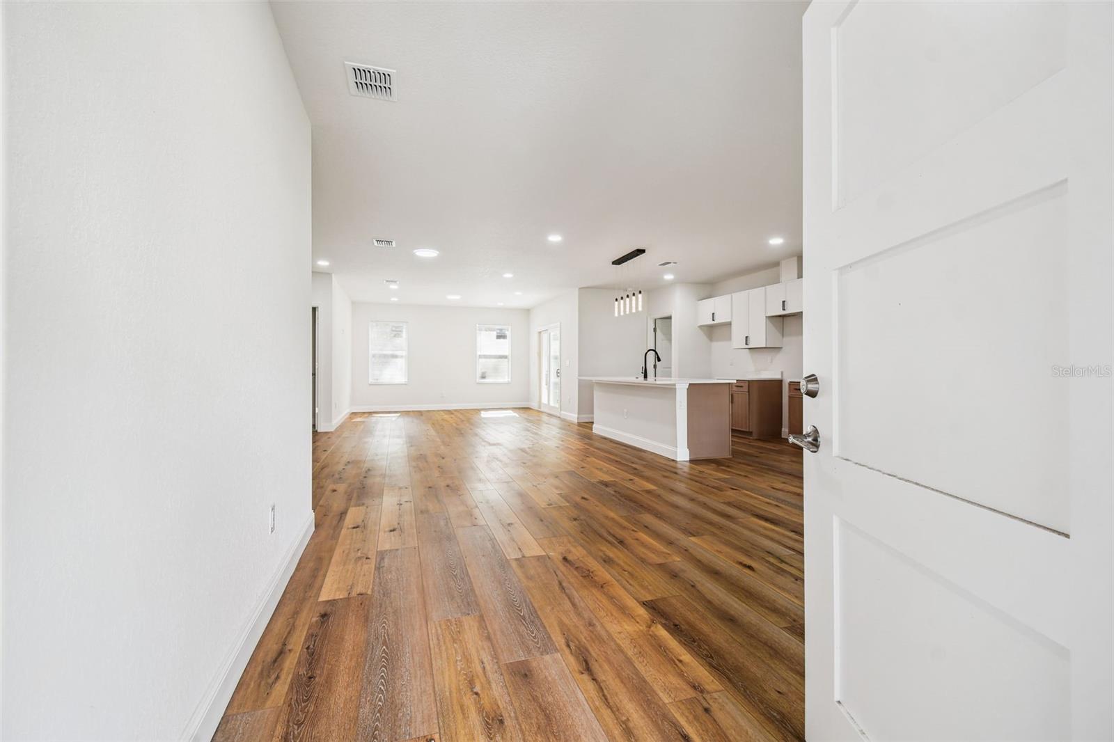 Image 3 of 40 For 1520 Alameda Drive