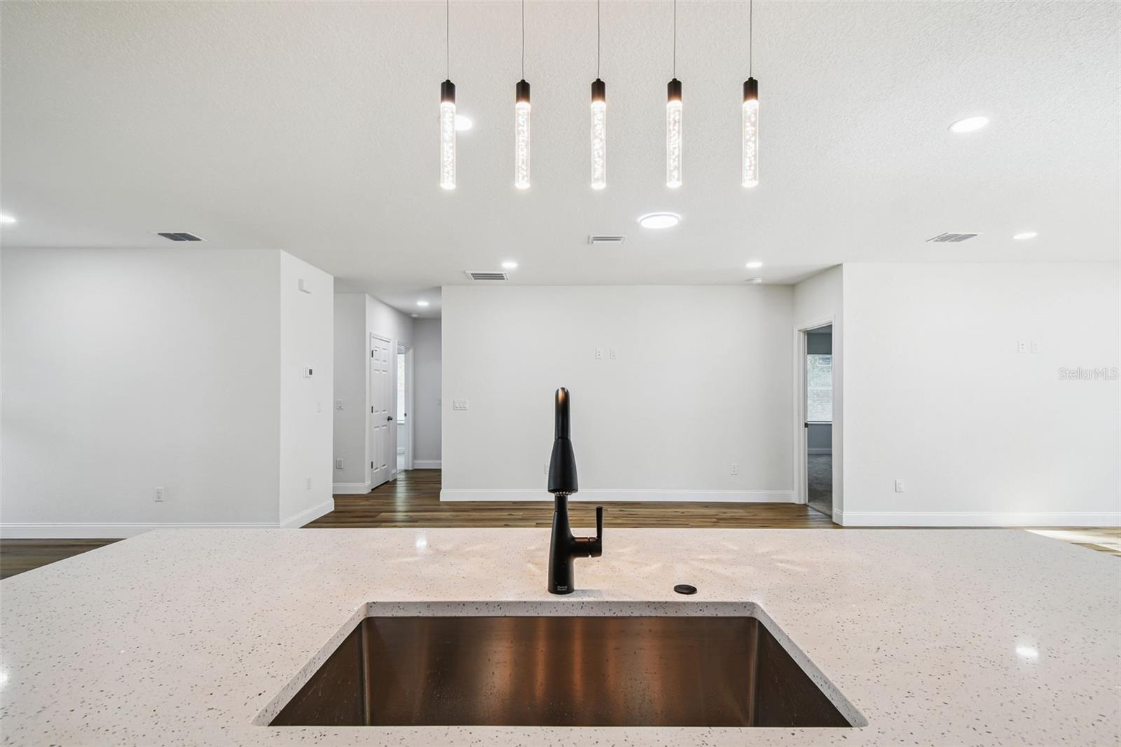 Image 6 of 40 For 1520 Alameda Drive