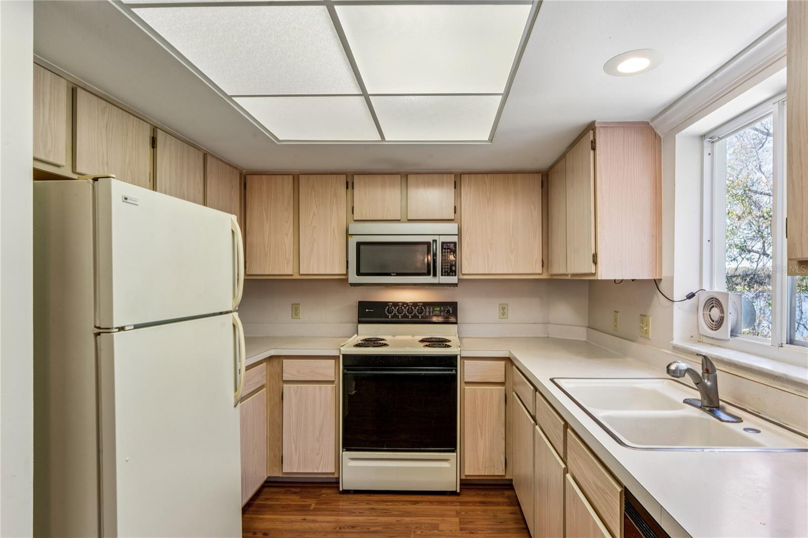 Image 12 of 57 For 2210 Utopian Drive E 201