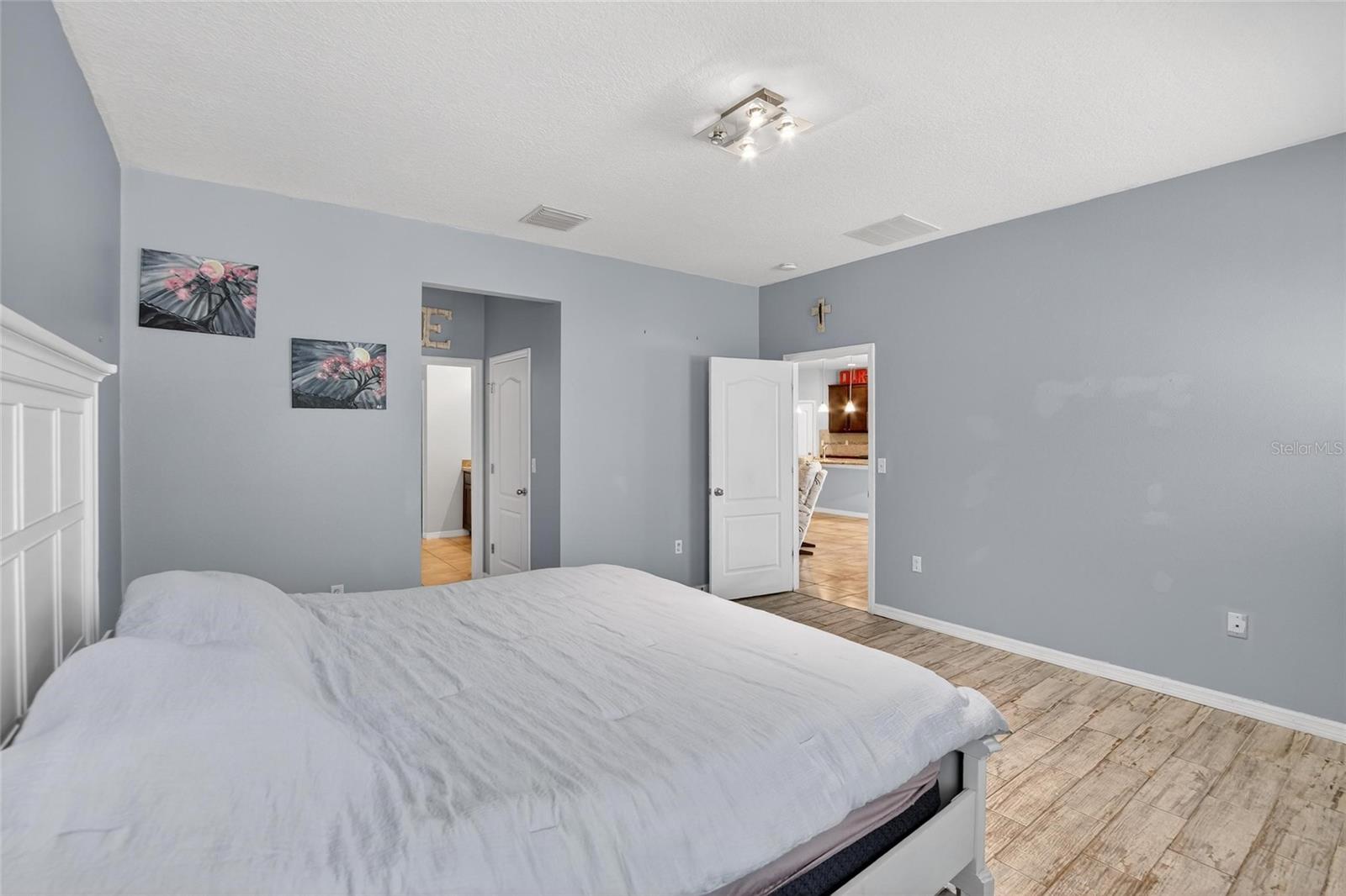 Image 18 of 53 For 2819 Holly Bluff Court