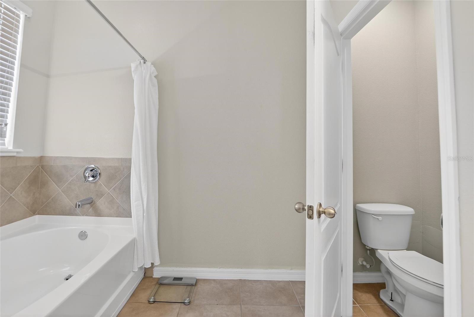 Image 23 of 53 For 2819 Holly Bluff Court