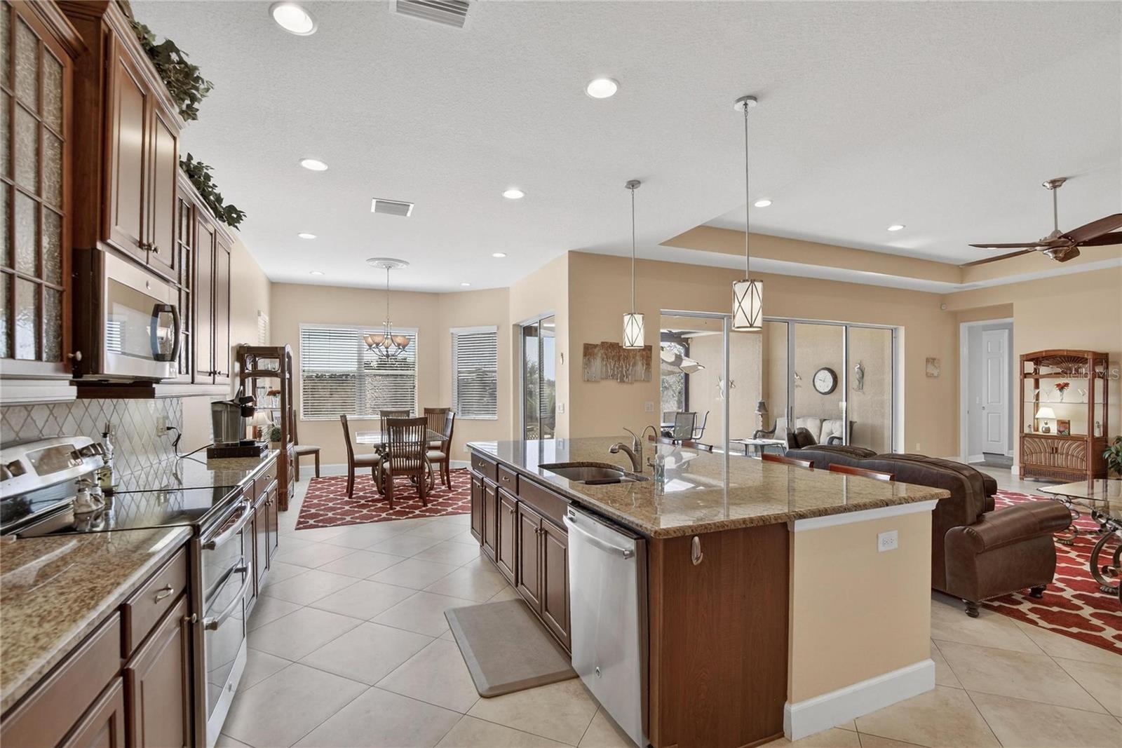 Image 18 of 89 For 1543 Emerald Dunes Drive