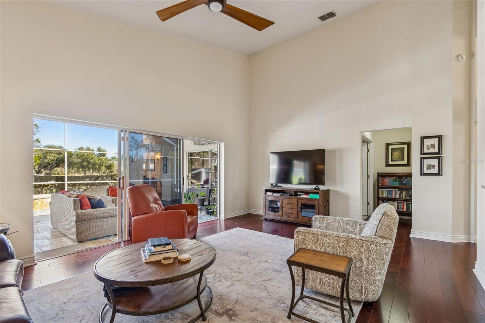 Listing photo id 17 for 17503 Edinburgh Drive