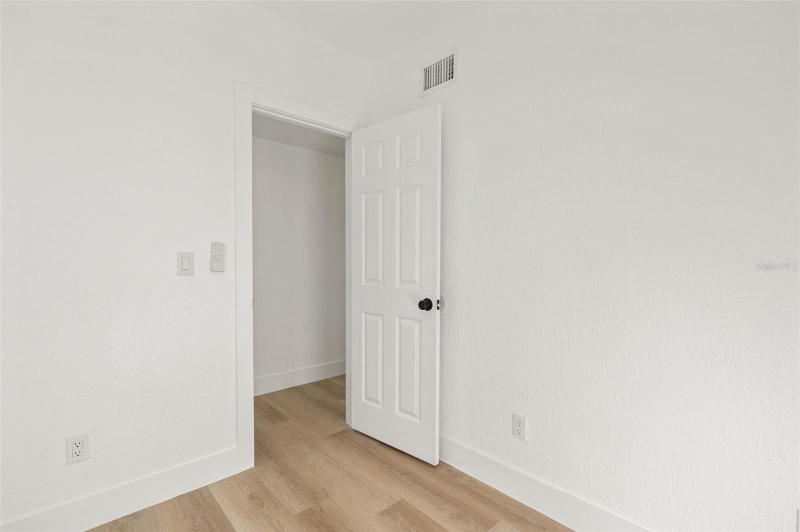 Image 20 of 34 For 4606 Paxton Avenue