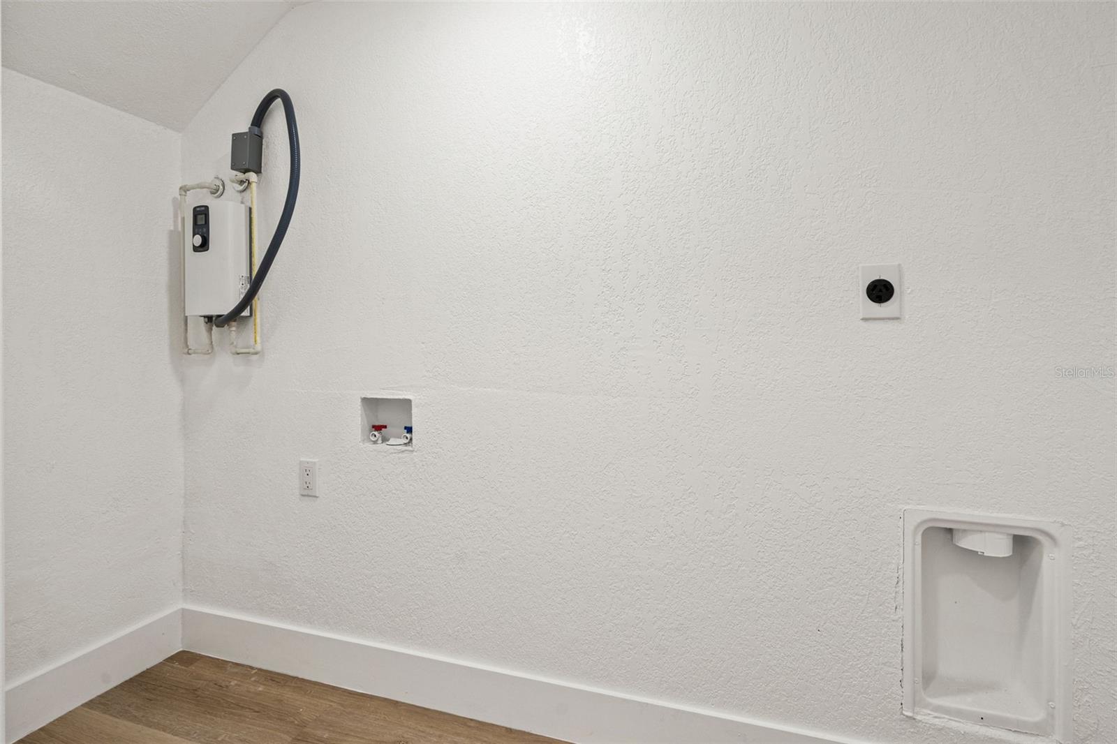 Image 25 of 34 For 4606 Paxton Avenue