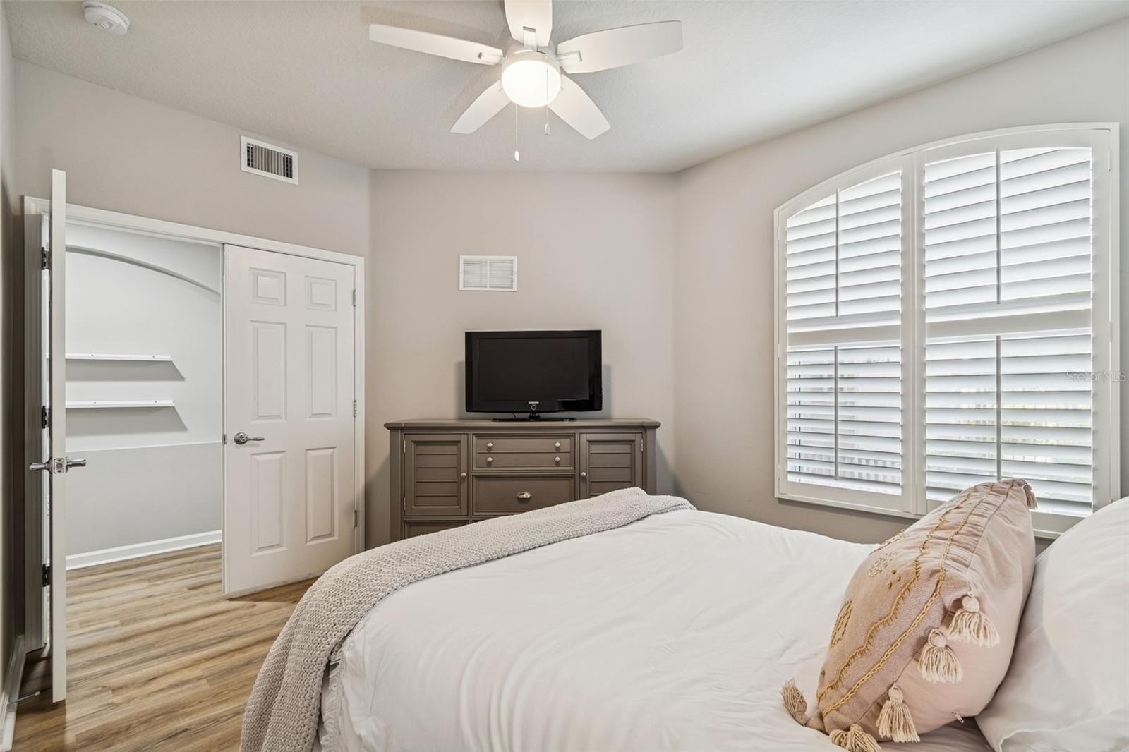 Image 21 of 84 For 822 Lantern Way 102