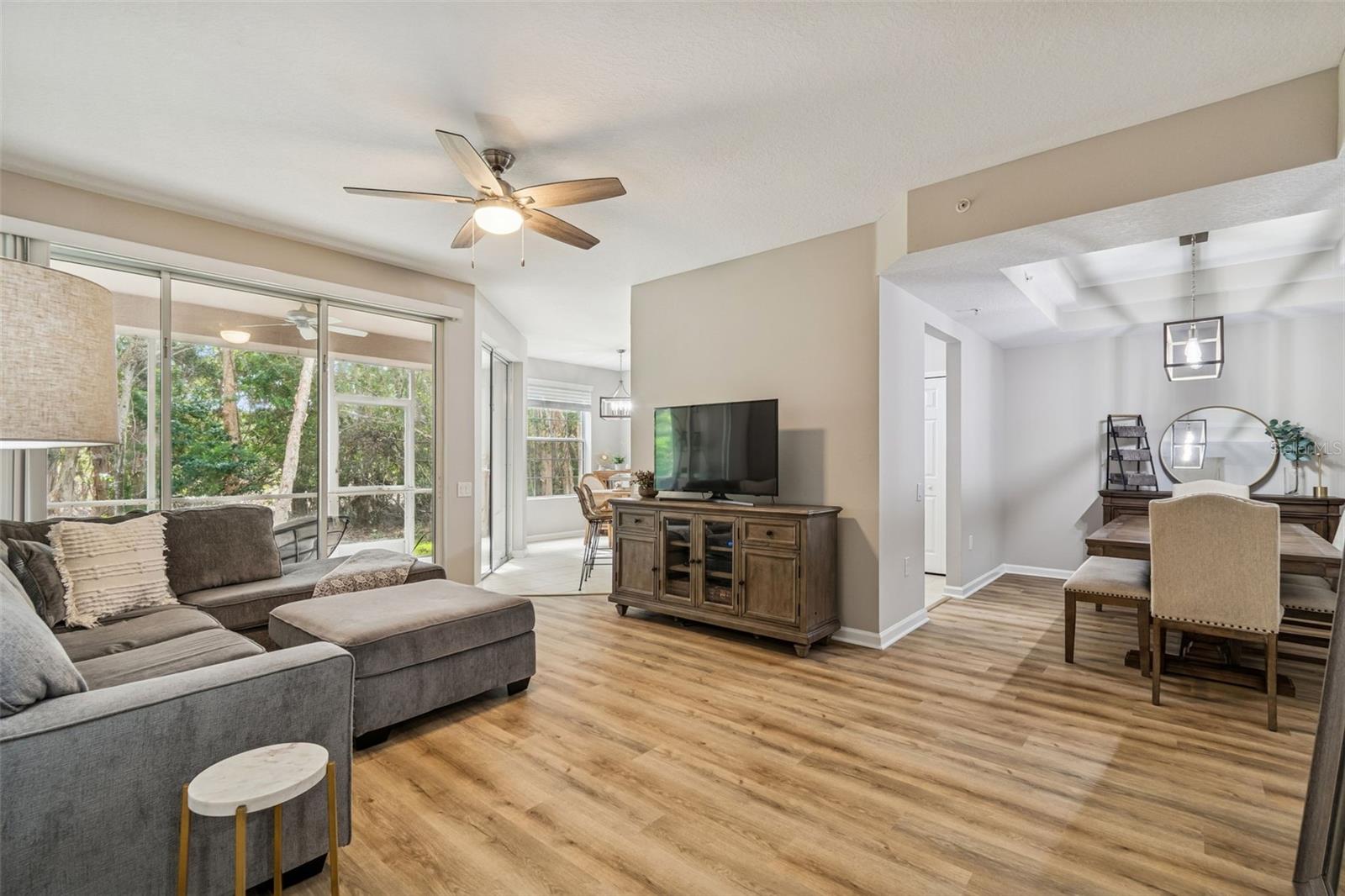 Image 24 of 84 For 822 Lantern Way 102