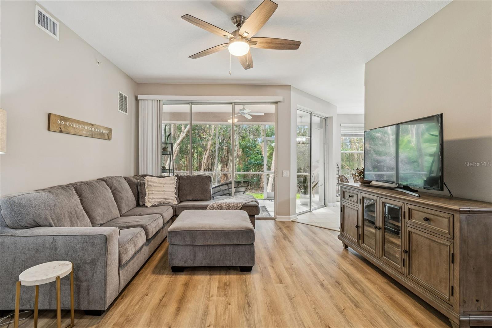 Image 26 of 84 For 822 Lantern Way 102