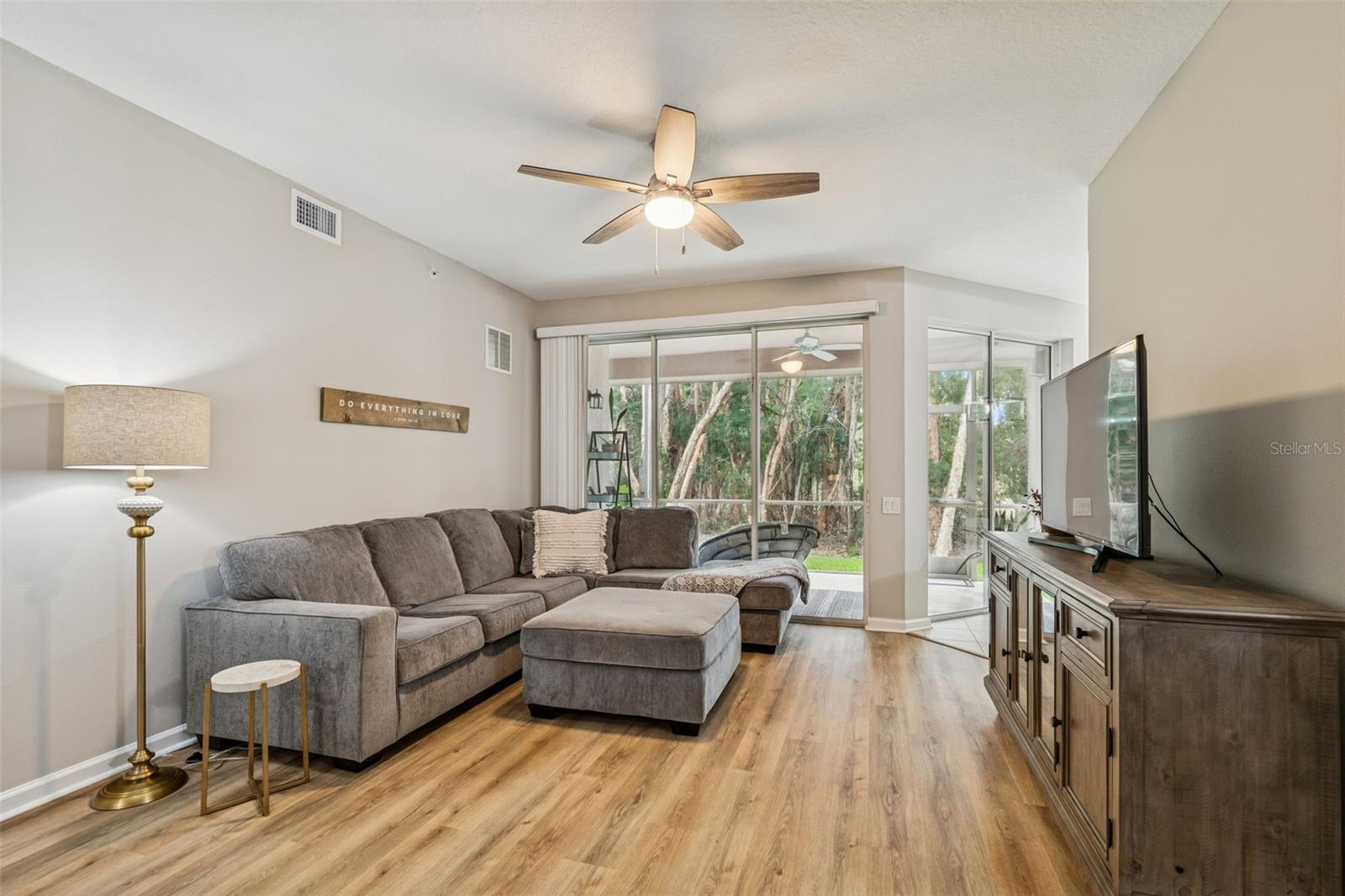 Image 27 of 84 For 822 Lantern Way 102