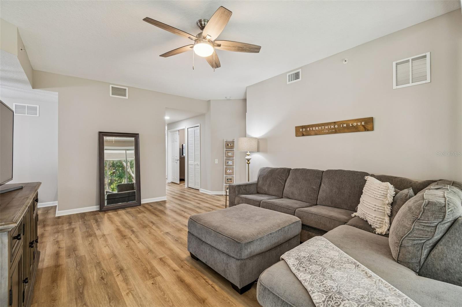 Image 28 of 84 For 822 Lantern Way 102