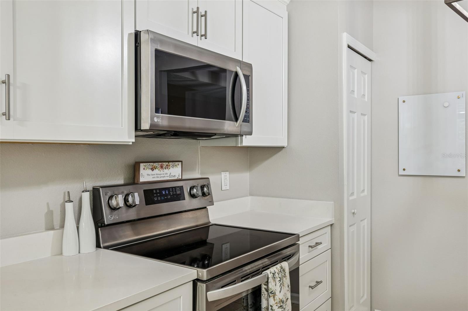 Image 36 of 84 For 822 Lantern Way 102