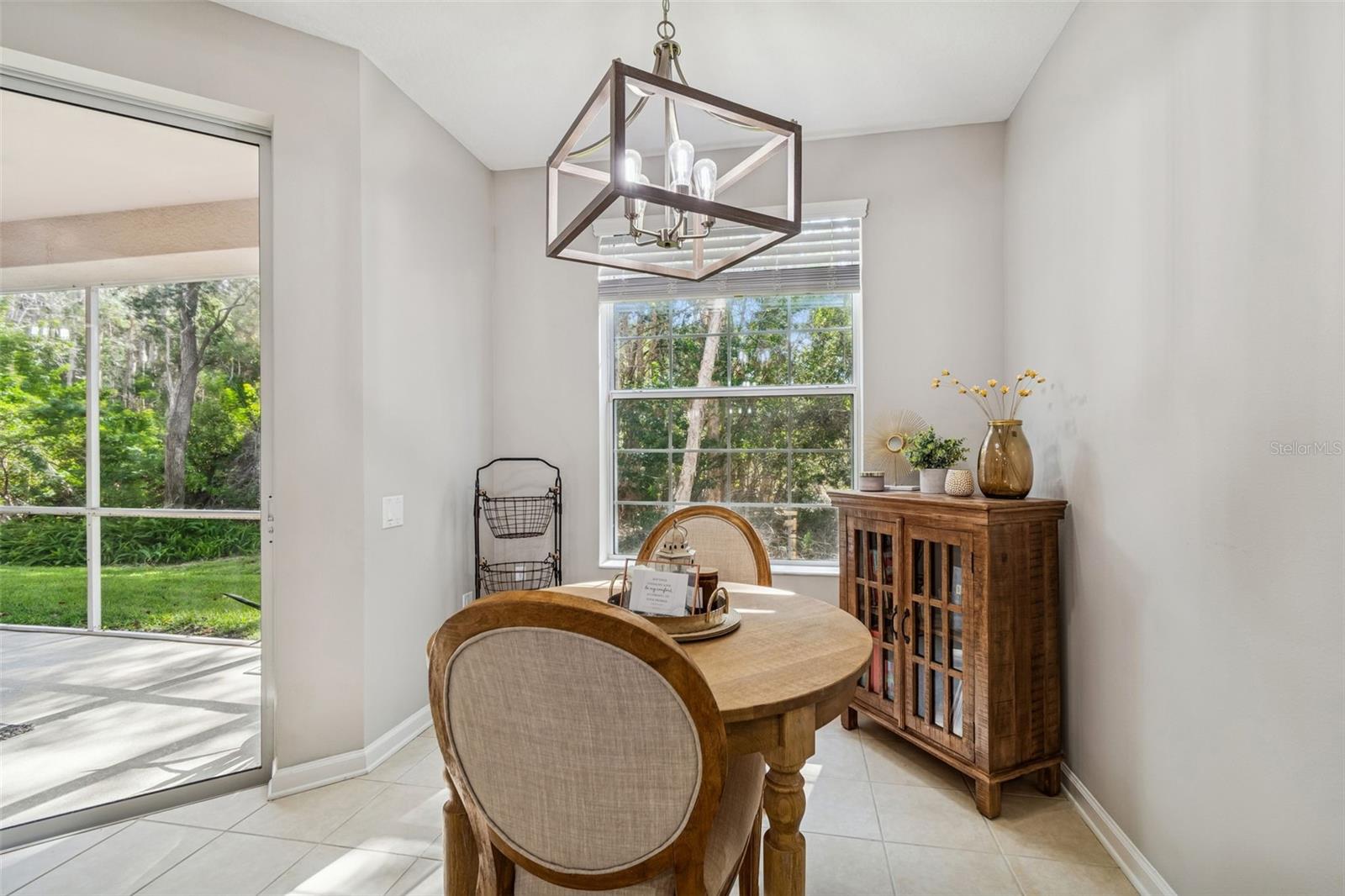 Image 39 of 84 For 822 Lantern Way 102