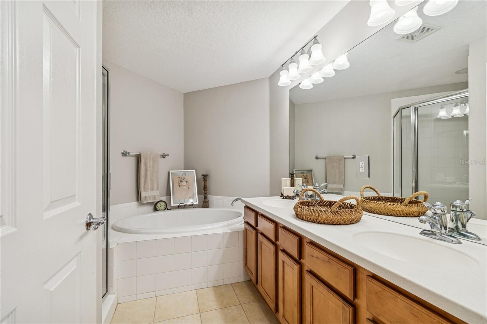 Image 41 of 84 For 822 Lantern Way 102