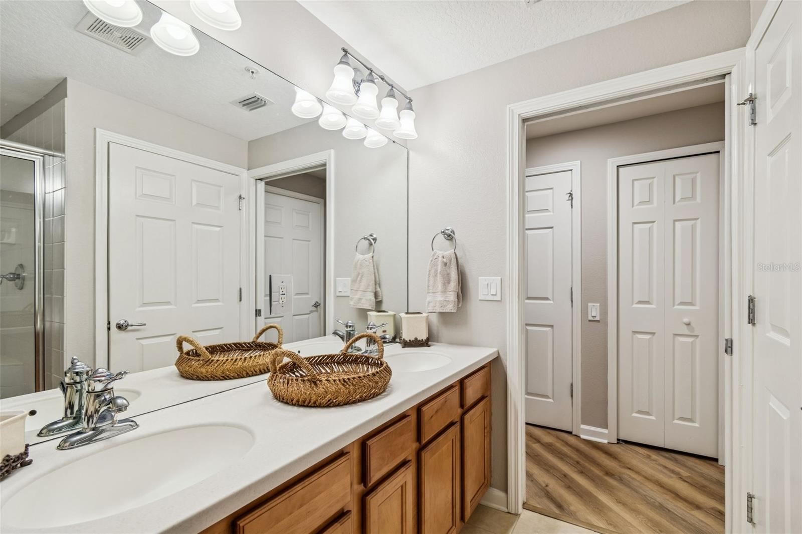 Image 43 of 84 For 822 Lantern Way 102