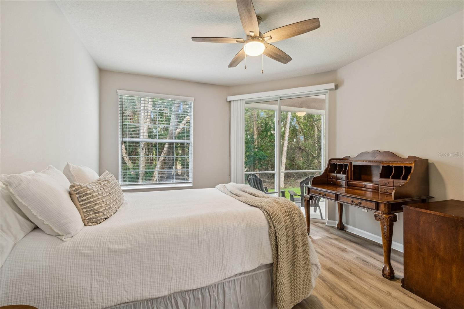 Image 46 of 84 For 822 Lantern Way 102