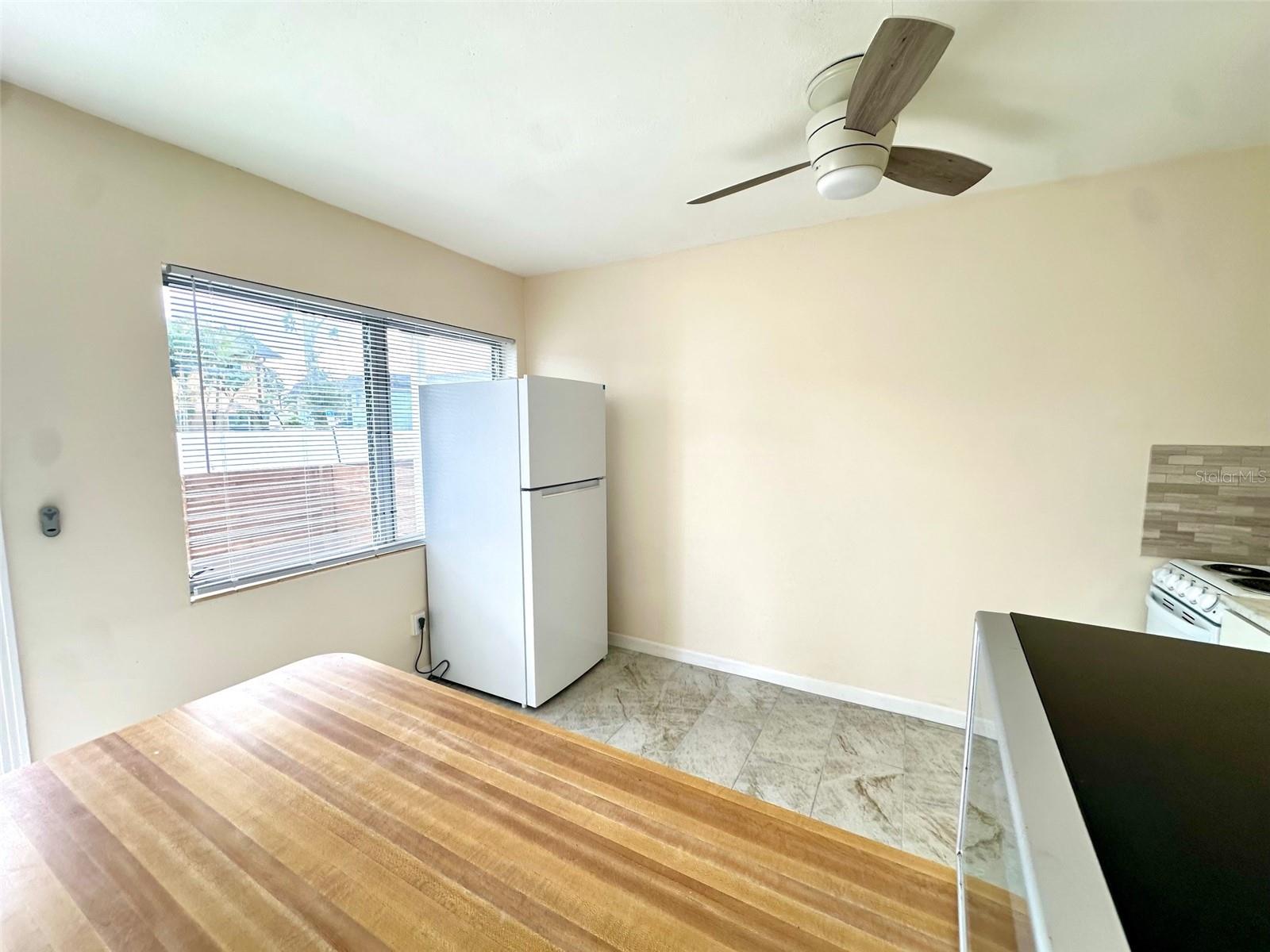 Image 4 of 9 For 2035 Edgewater Drive 6