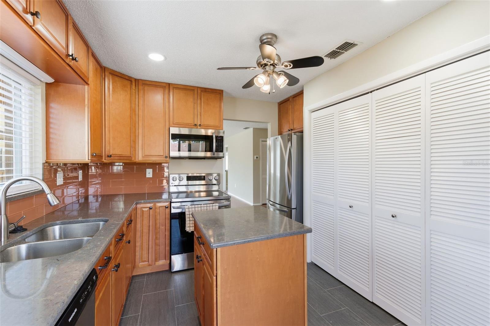 Image 18 of 76 For 4440 Pelorus Drive