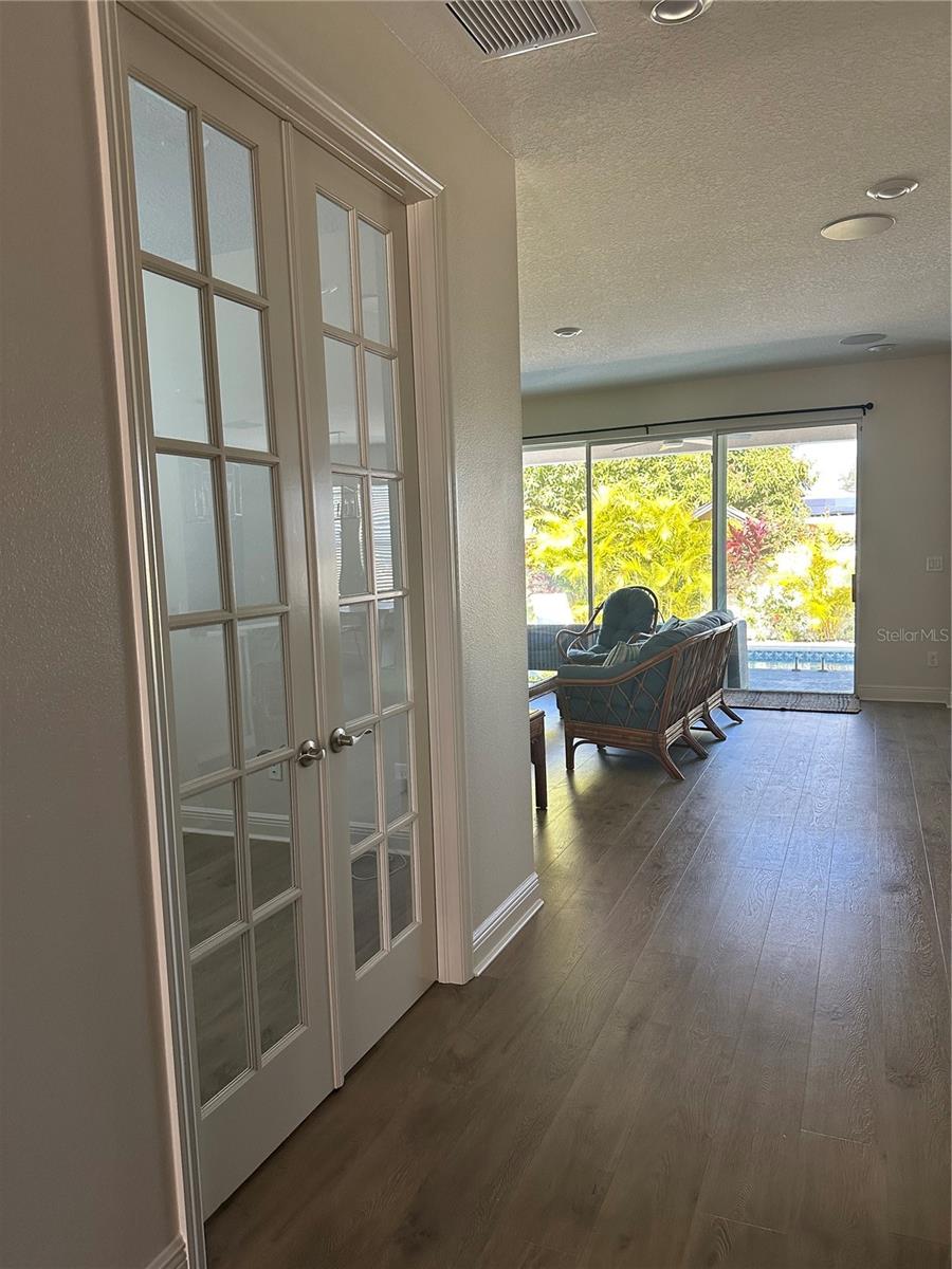 Image 5 of 23 For 3907 Cass Street