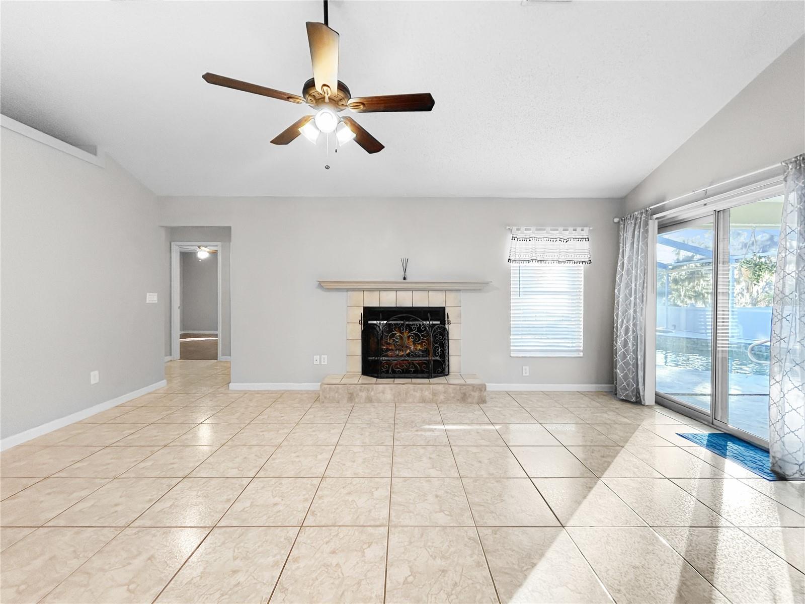 Image 15 of 38 For 4518 Oak River Circle