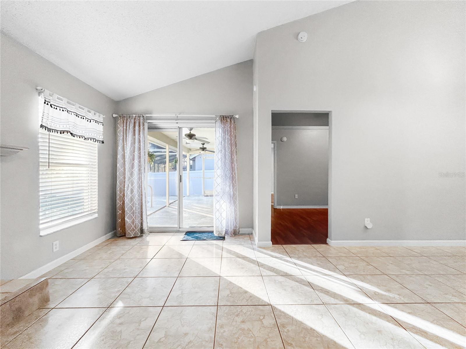 Image 17 of 38 For 4518 Oak River Circle