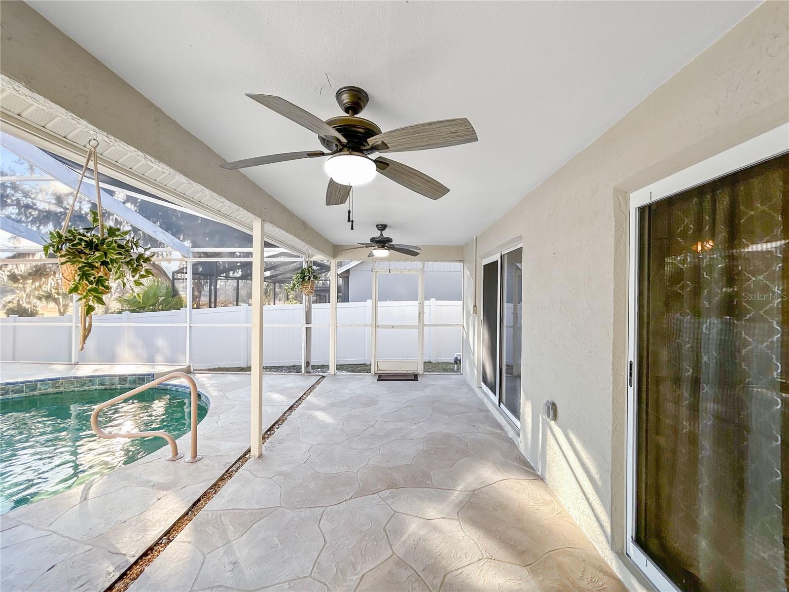 Image 21 of 38 For 4518 Oak River Circle