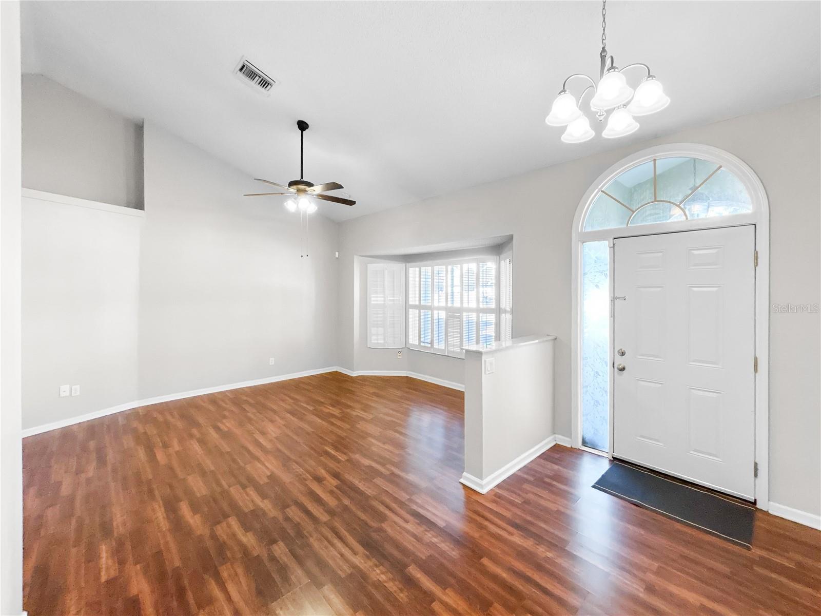 Image 6 of 38 For 4518 Oak River Circle