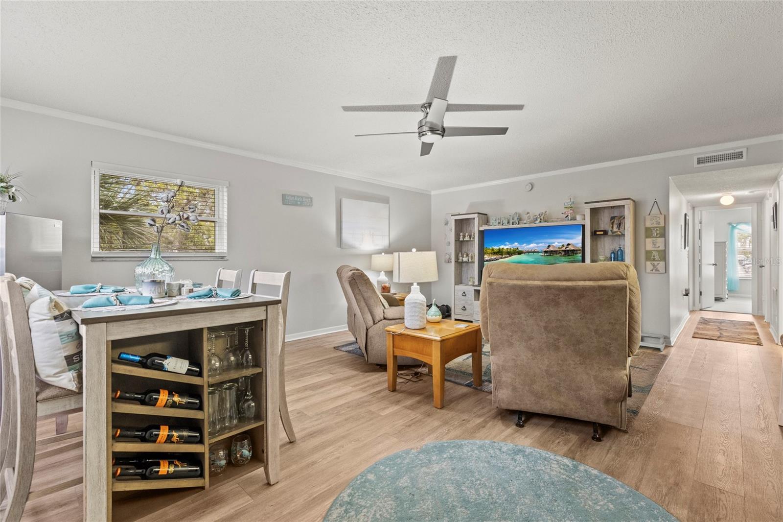 Image 11 of 40 For 12760 Indian Rocks Road 571