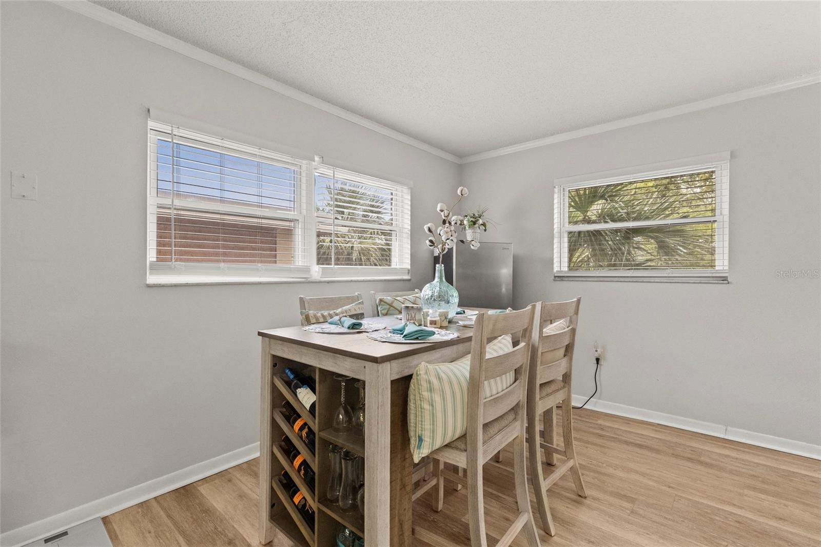 Image 12 of 40 For 12760 Indian Rocks Road 571