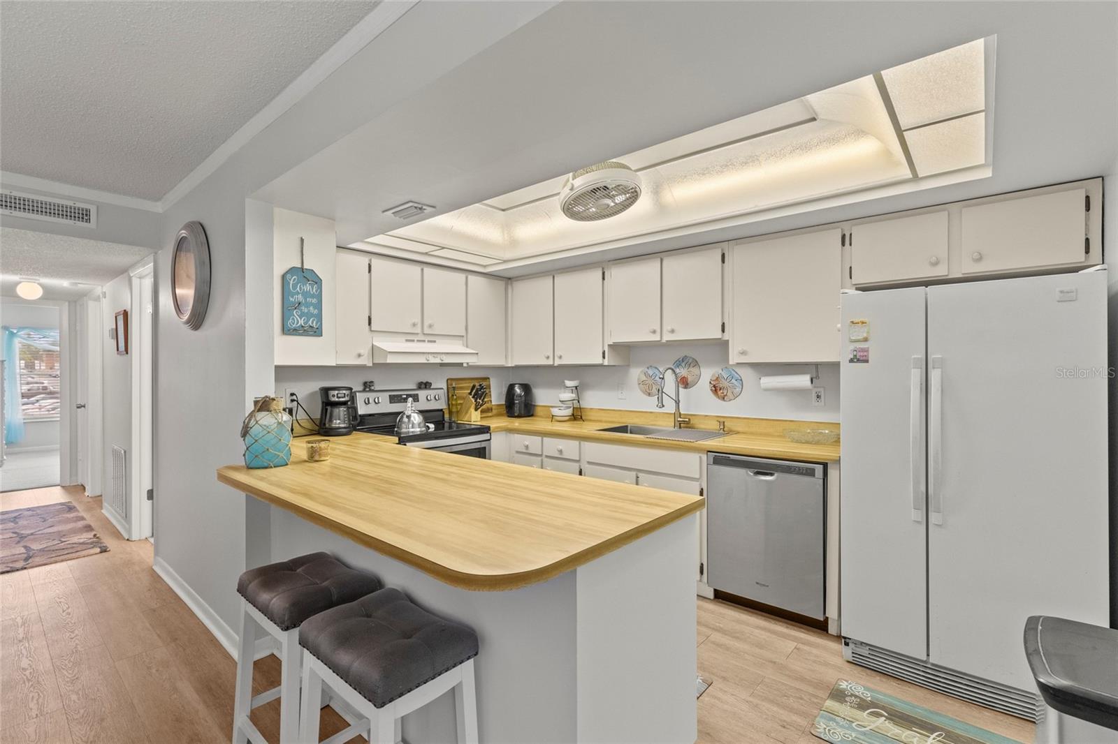 Image 14 of 40 For 12760 Indian Rocks Road 571