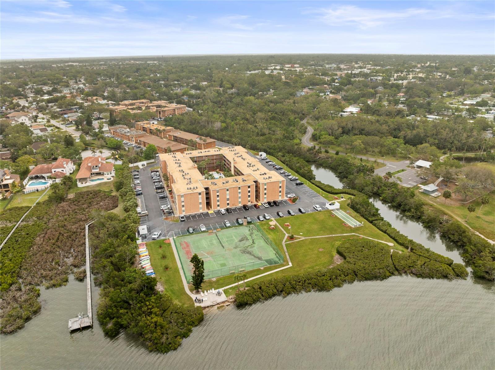 Image 2 of 40 For 12760 Indian Rocks Road 571